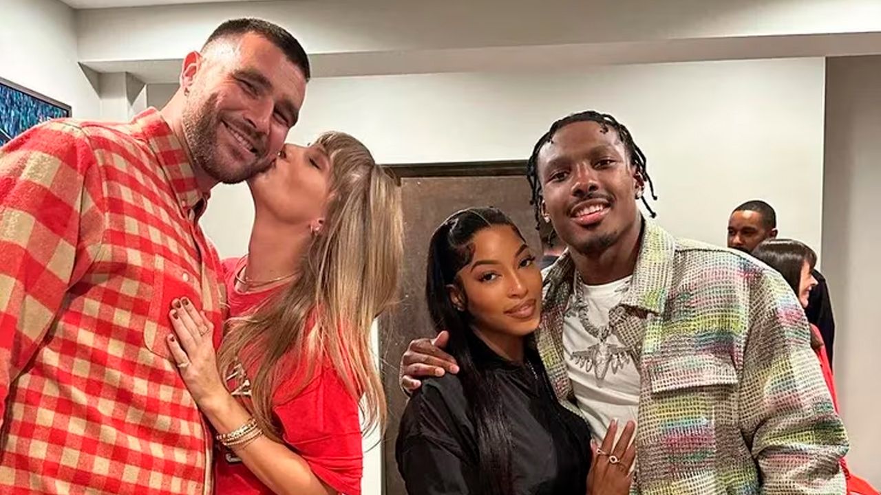 "Taylor Swift y Travis Kelce celebran la victoria de Kansas City con un romántico beso"