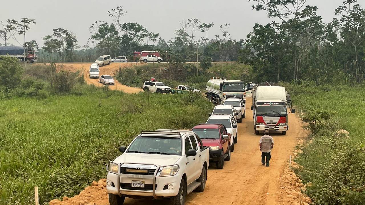 Autoridades departamentales llegan a El Choré pese a la falta de predisposición de la policía y autoridades de Yapacaní para coordinar trabajos de sofocación del fuego