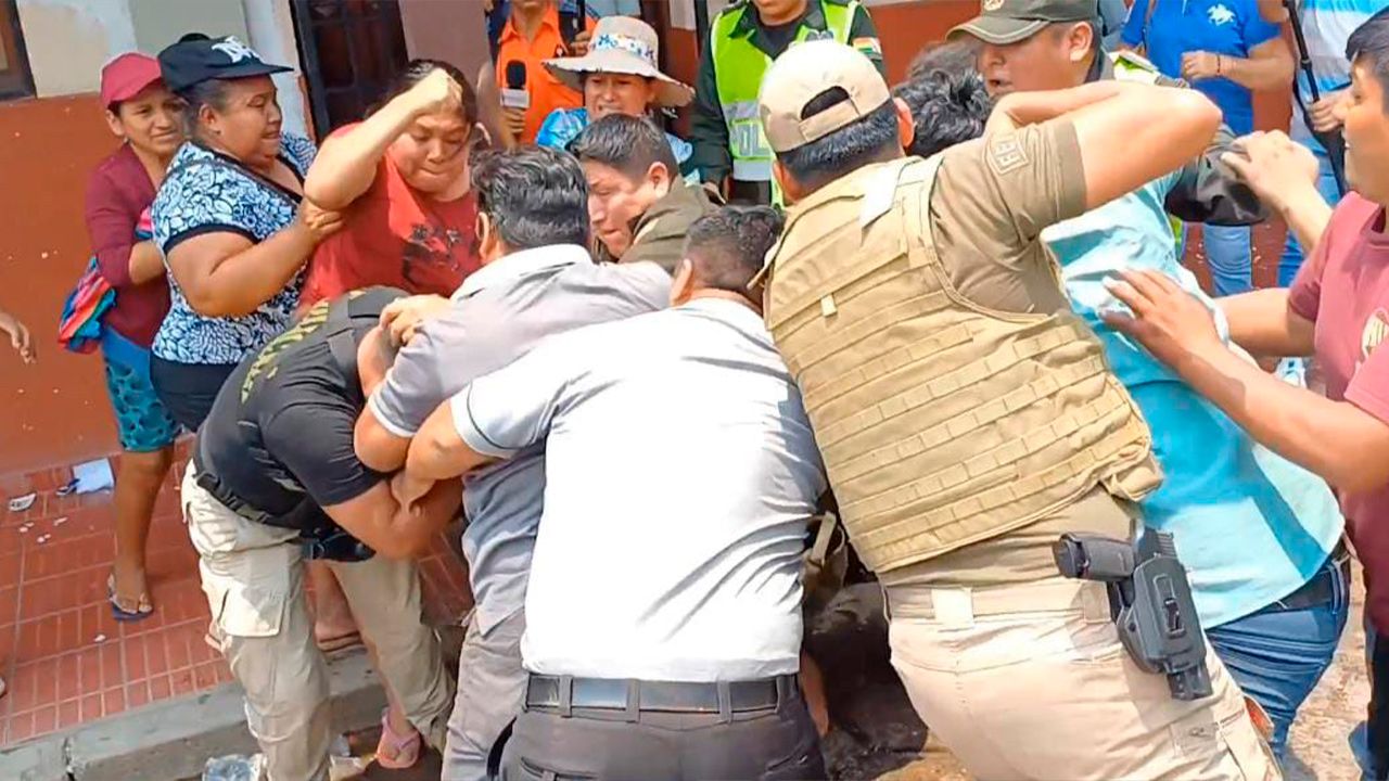 Detención preventiva para acusado de violación en Warnes; Familiares protestan en audiencia