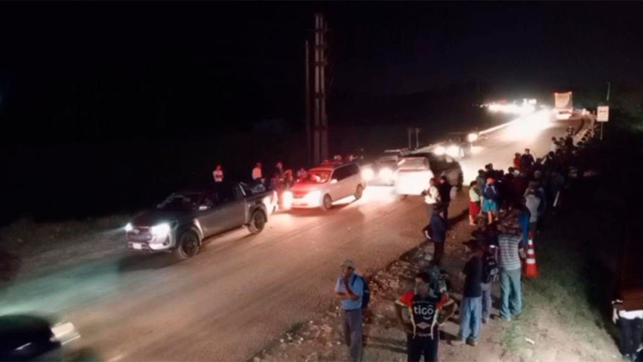 Comunarios de Pailón levantan bloqueo en carretera tras acuerdo con autoridades