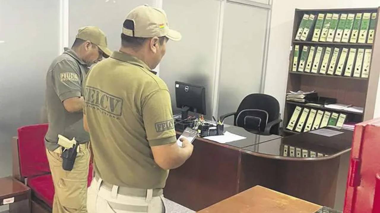 Exasesor Legal de la Uagrm es aprehendido por denuncia de acoso sexual