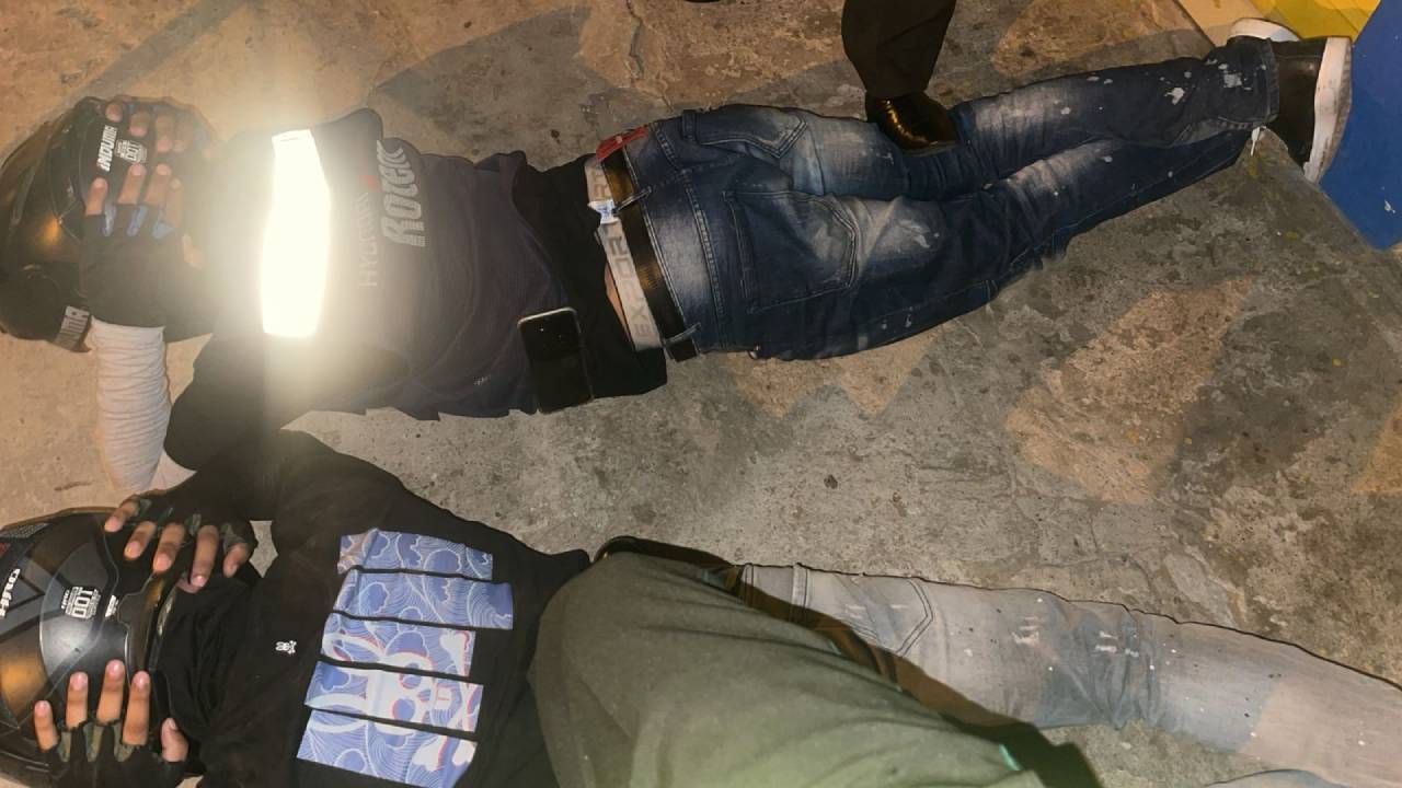 Arresto de dos sospechosos en motocicleta en operativo policial