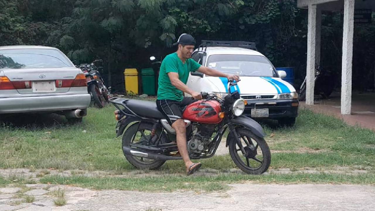 Director de DIPROVE restituye motocicletas a víctimas de robo