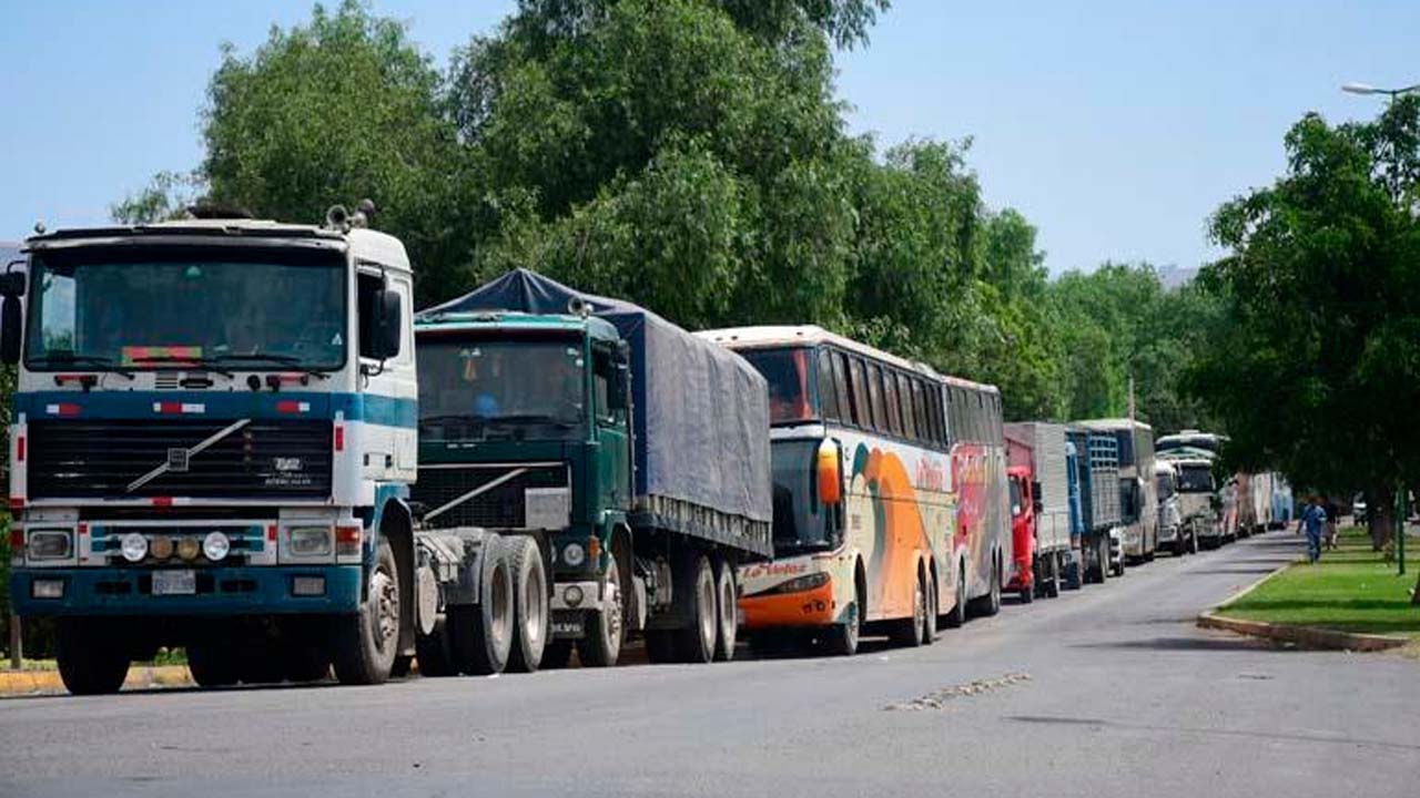 Escasez de diésel: Transporte pesado en emergencia por desabastecimiento de combustible