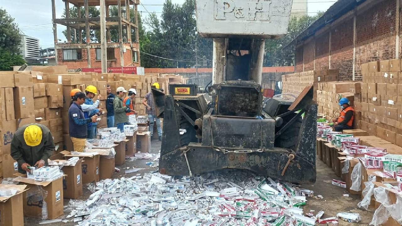  Aduana inicia la destrucción directa de cigarrillos ilegales equivalentes a Bs 1.3 millones