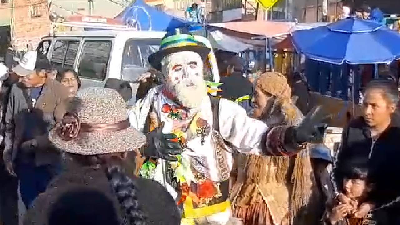  "Alma" Hace Bailar a los Seres Queridos en La Paz