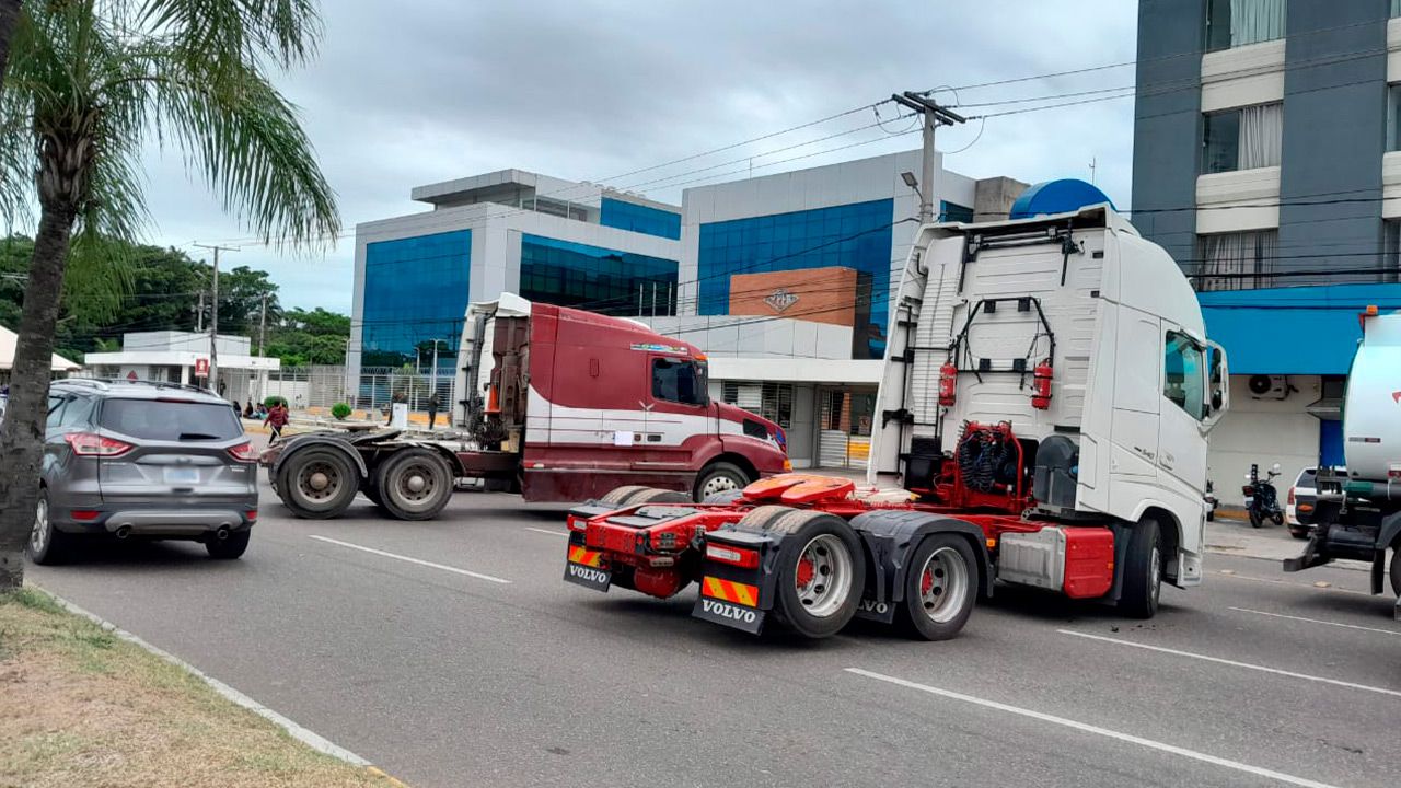 Bloqueo de cisternas exige aumento de importación para reactivar el trabajo