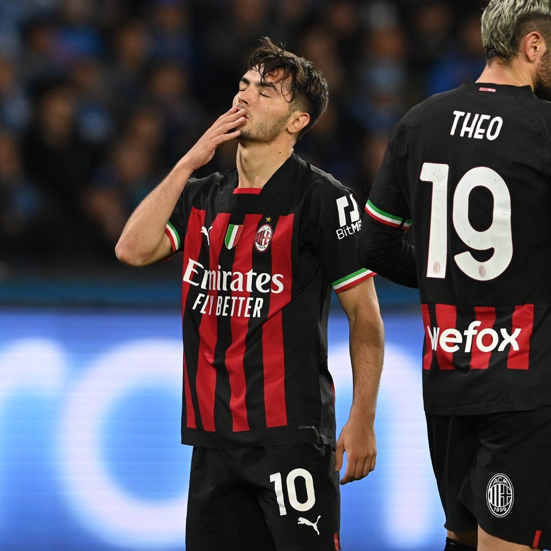 Milan sorprendió al líder