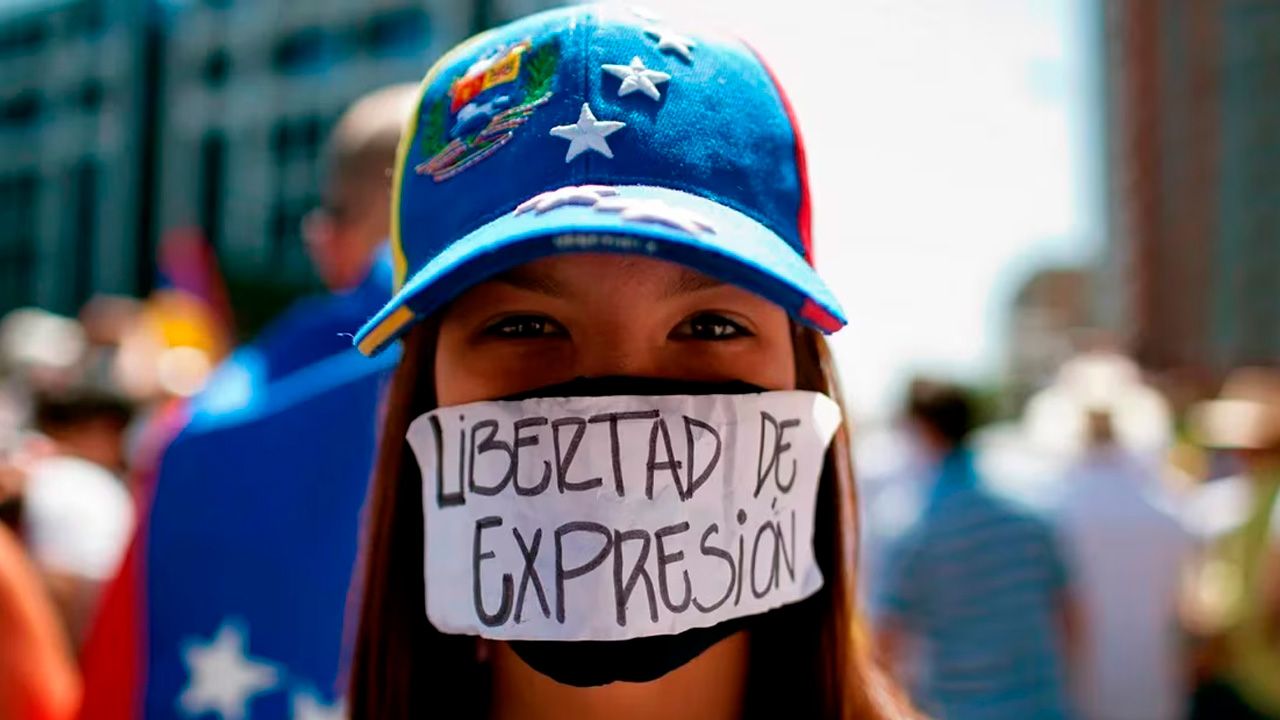 Censura en los medios de comunicación venezolanos: "La palabra dictadura está vetada de los noticieros"