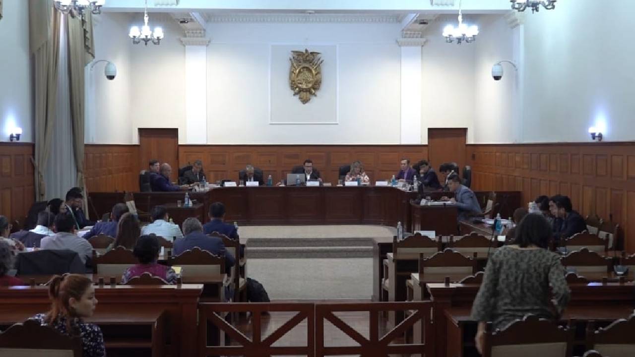 Tribunal supremo de justicia suspende audiencia de juicio en el caso petrocontratos y consulta al Tribunal Constitucional Plurinacional