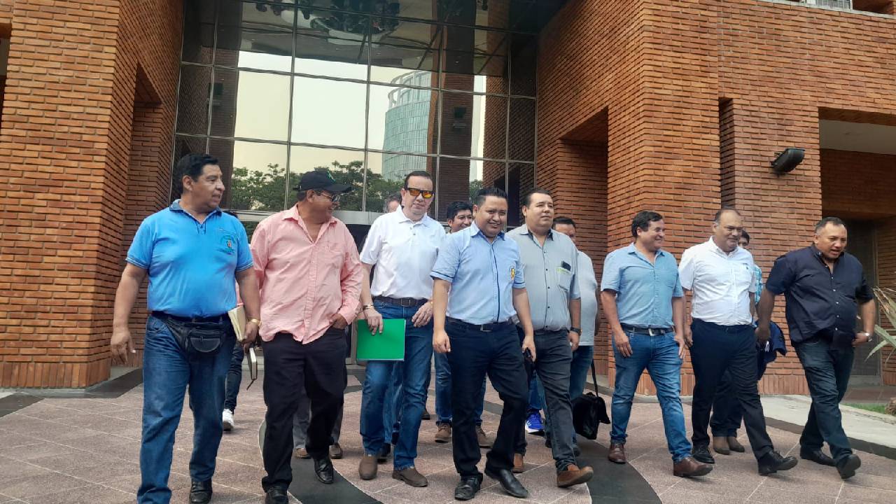 Transportistas rompen diálogo y dan un plazo de 4 horas a autoridades de gobierno