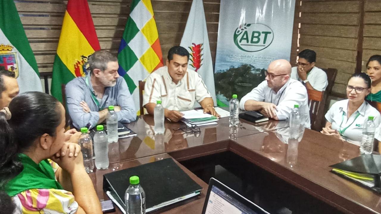 Asamblea Legislativa de manera conjunta con técnicos de la Gobernación reunidos en la ABT