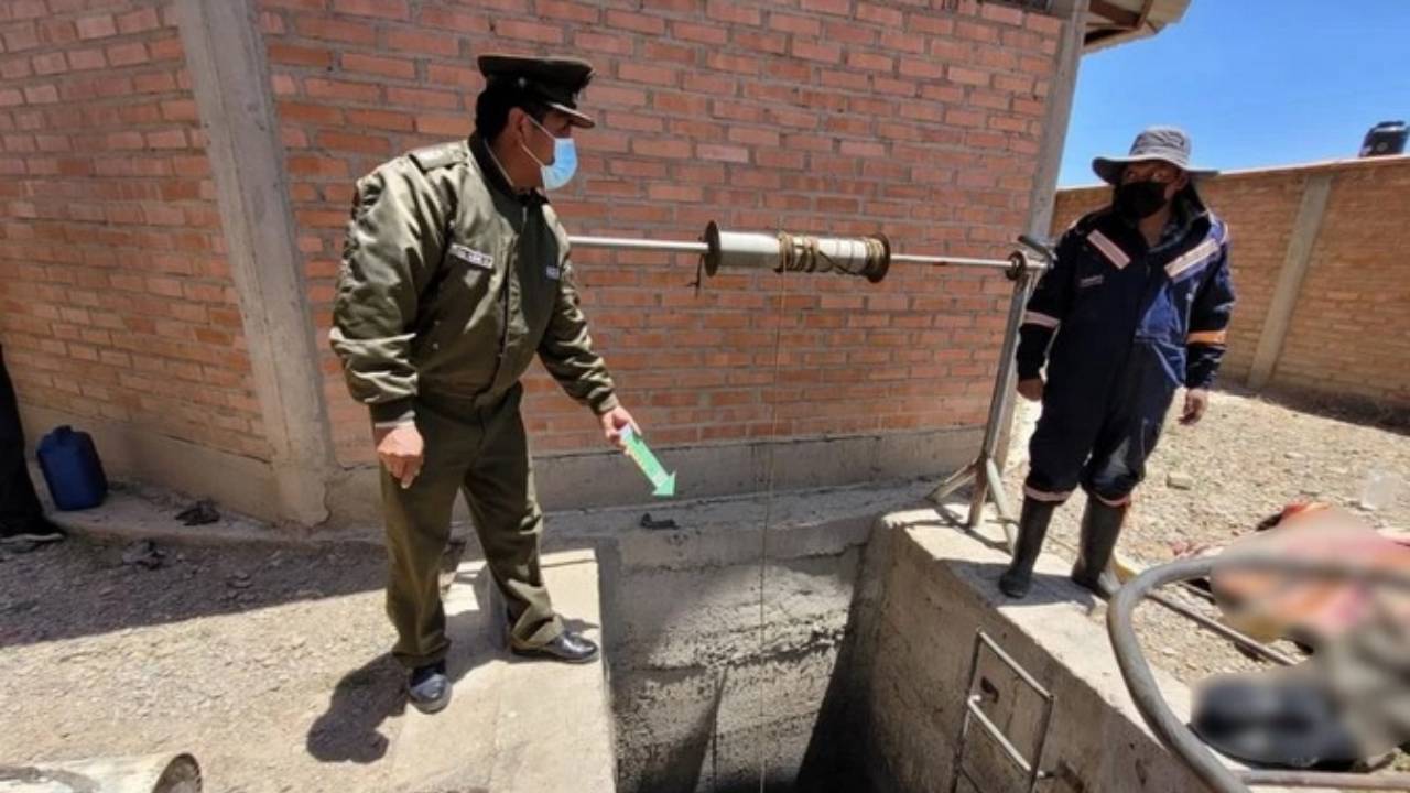 Investigación por homicidio culposo tras muerte en pozo de aguas residuales en Oruro