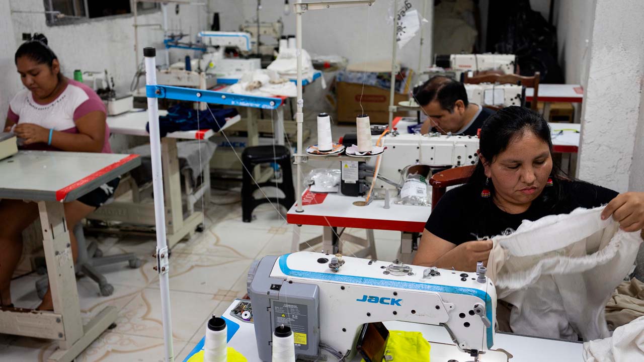 Las costureras bolivianas en Brasil se rebelan contra las jornadas de 17 horas