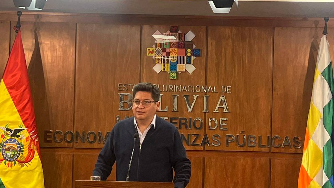 Declaraciones del ministro de economía sobre baja calificación de Standard & Poor's Global
