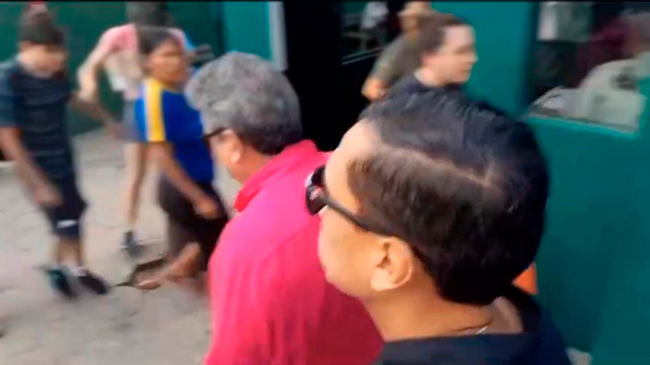 Exsecretario de Salud de la Gobernación se presenta ante la FELCC por presunto delito de tráfico de armas