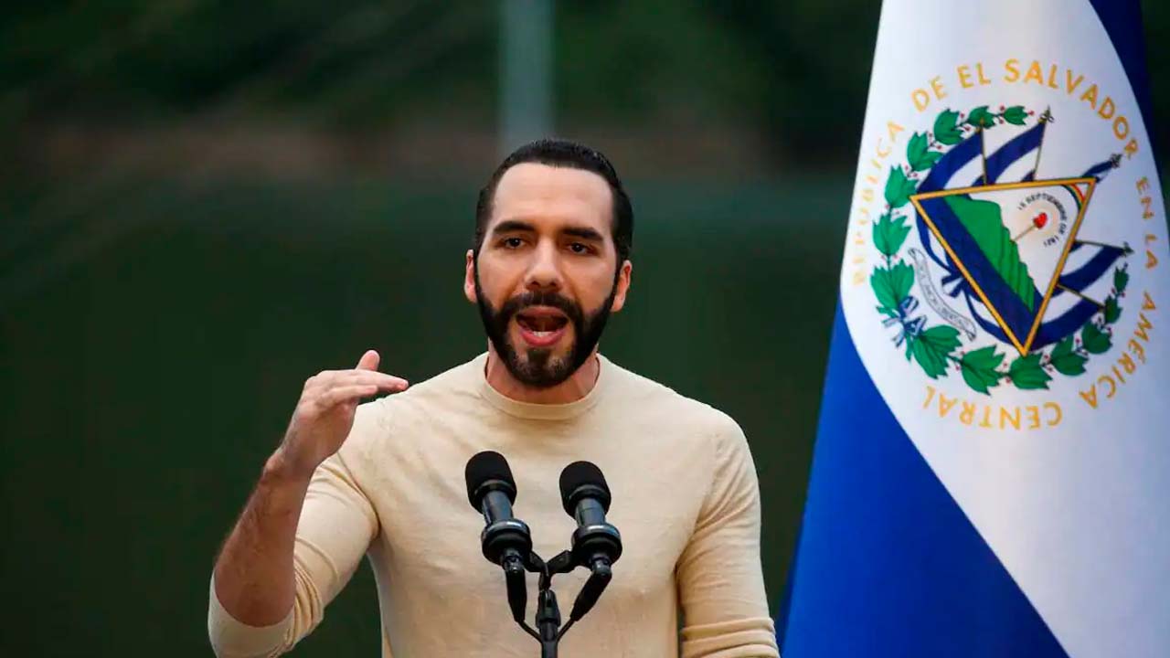 Bukele pide al fiscal salvadoreño que "investigue" a los funcionarios de su Gobierno