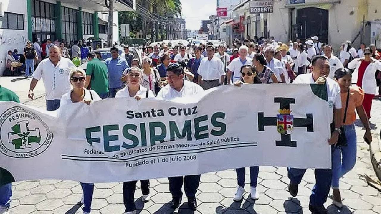 Profesionales de la medicina anuncian movilizaciones en rechazo al proyecto de ley de jubilación a los 65 años