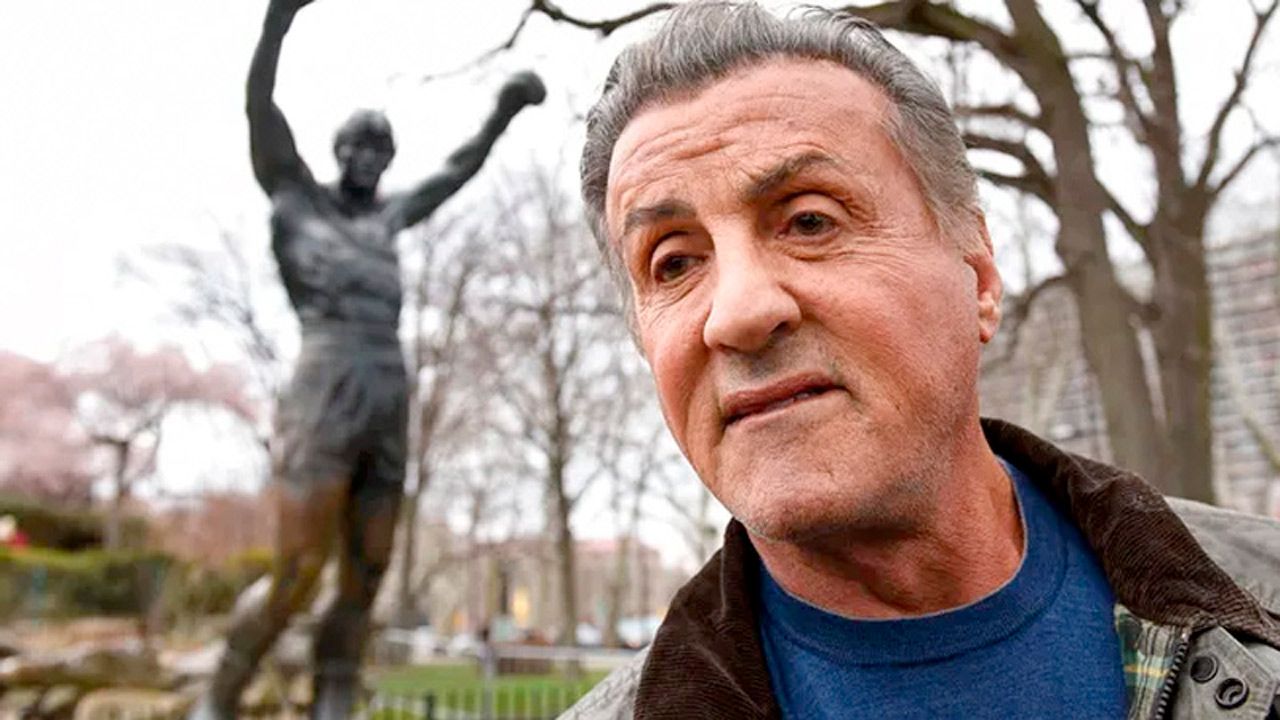 Sylvester Stallone y fanáticos celebran el "Día de Rocky" en Filadelfia
