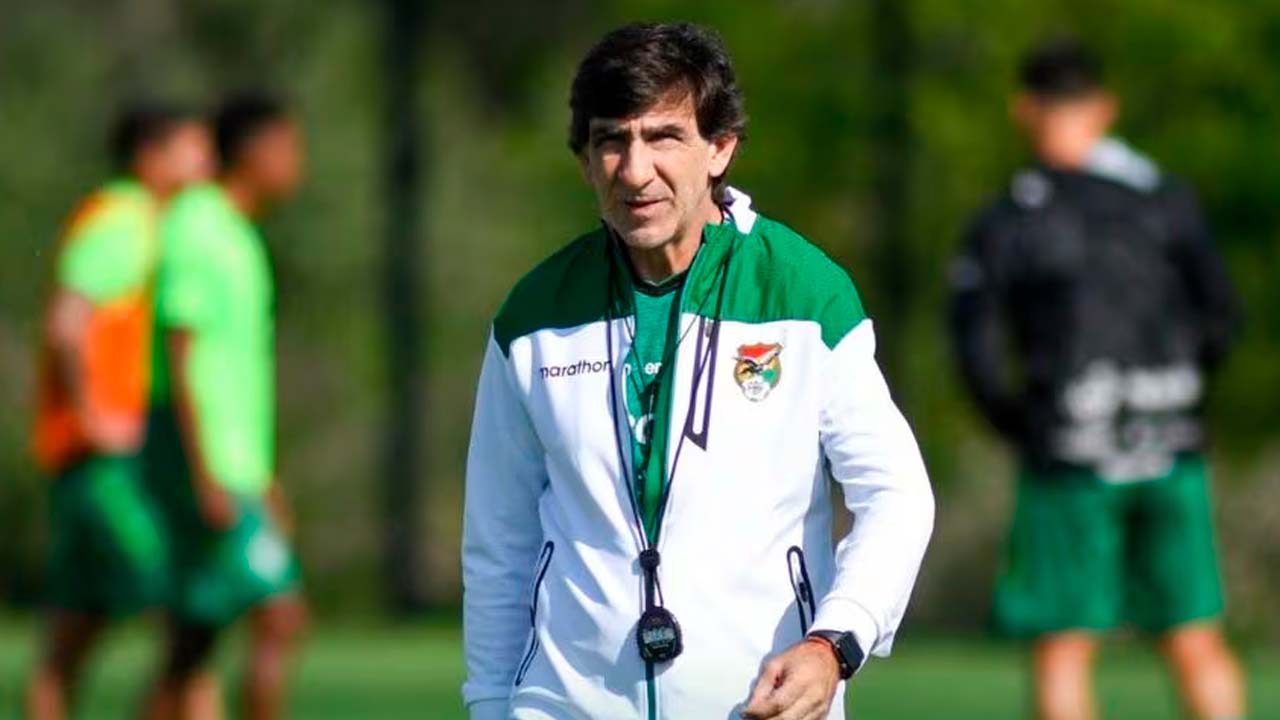 Exentrenador de la selección Gustavo Costas, exige pago total de su contrato