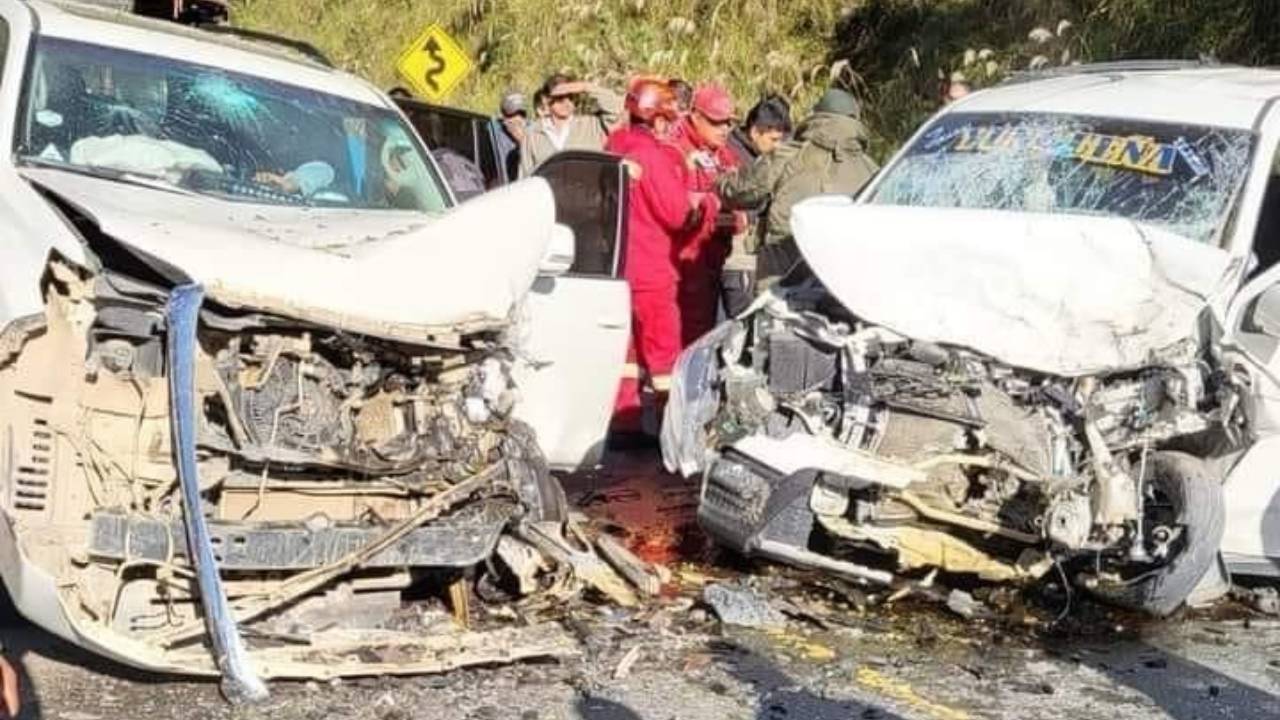 La Paz: Accidente de tránsito en la carretera a Los Yungas 