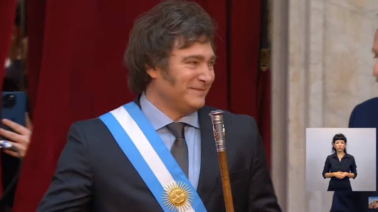 Javier Milei jura como Presidente y promete una "Era de Cambios"