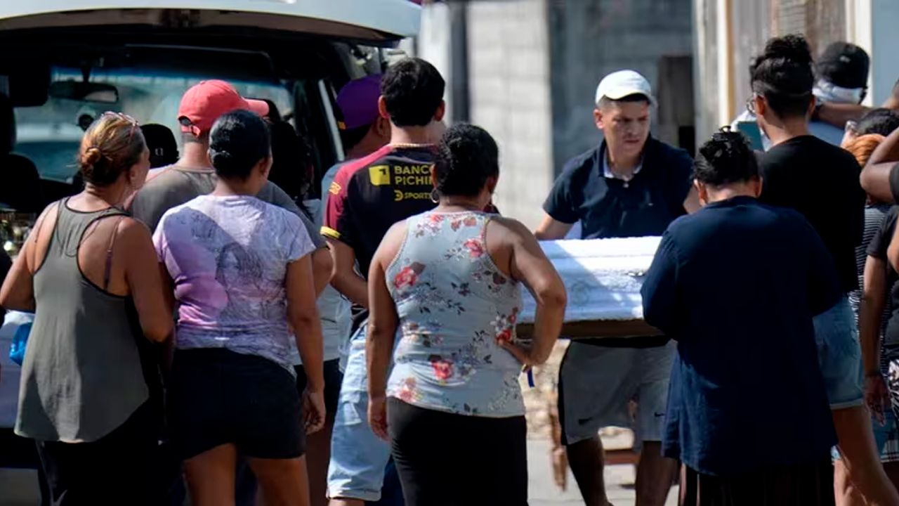 Tragedia en Ecuador: Muere la madre de los cuatro niños asesinados por sicarios que se lanzó para protegerlos