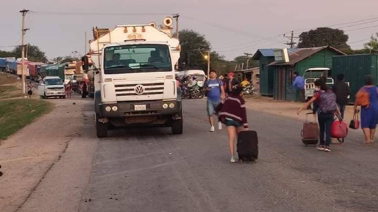Dos bloqueos en Santa Cruz afectan el transporte hacia la Chiquitania, el Beni y Brasil