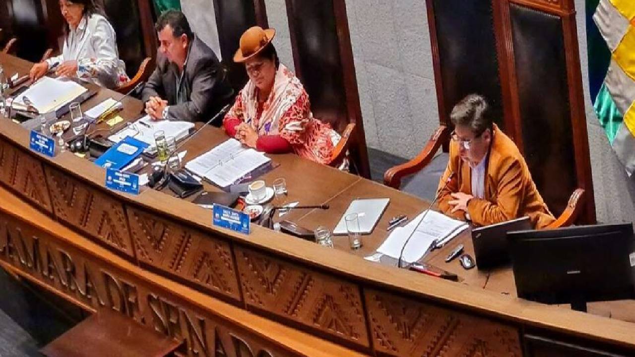 Oposición y oficialismo confirman que el presupuesto 2024 se implementará sin cambios