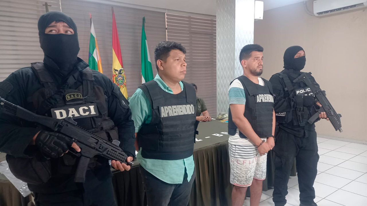 Viceministro de Régimen Interior y Policías presenta a sospechosos en caso de asesinato del Teniente José Augusto Torres y ciudadano Paraguayo