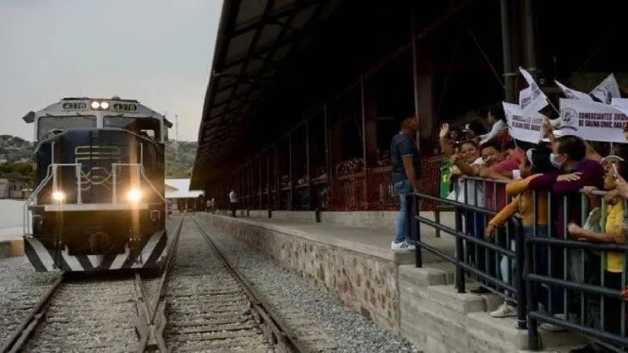 México firma acuerdos con Portugal y una empresa de Dinamarca sobre el tren interoceánico