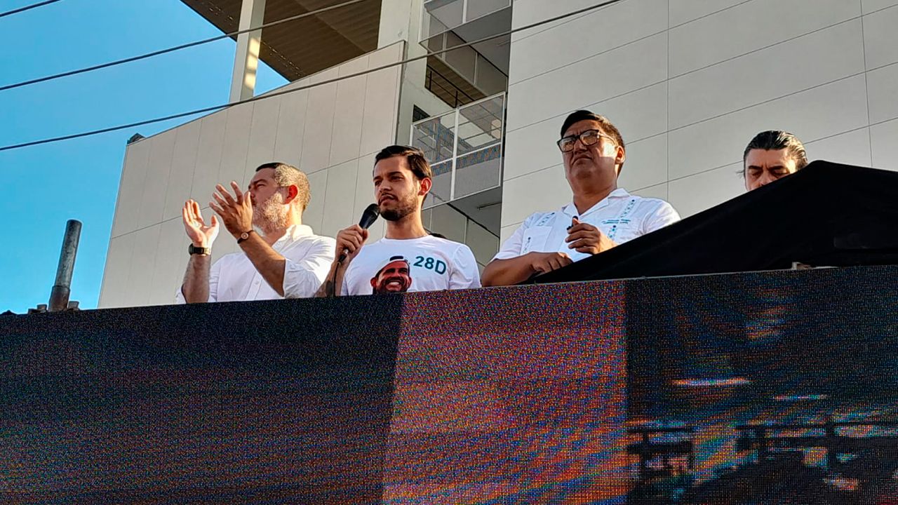 Multitudinaria caravana por la libertad inicia en Santa Cruz: "¡Liberen a Camacho!