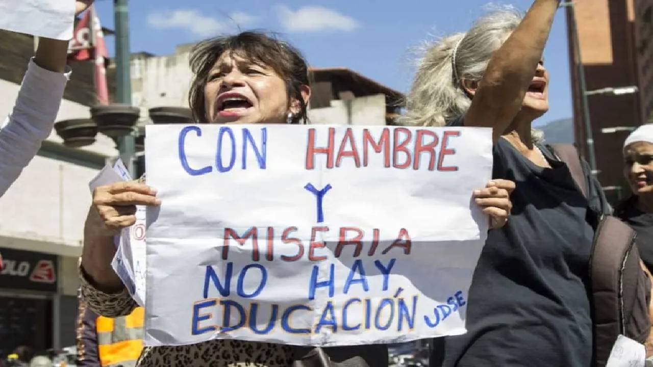 Profesores universitarios de Venezuela cierran el año con un salario mensual de 15 dólares