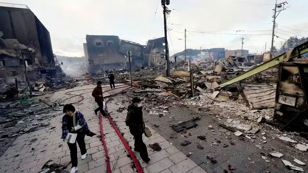El balance de muertos del terremoto en Japón se elevó a 55 y los expertos advierten de más sismos