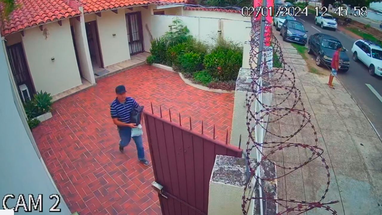 Sujeto armado asalta centro estético en la Avenida Alemana
