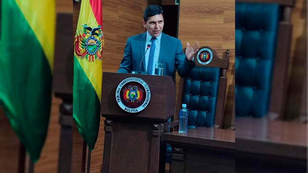 Magistrado del Tribunal Constitucional, Carlos Alberto Calderón de Santa Cruz, anuncia su renuncia