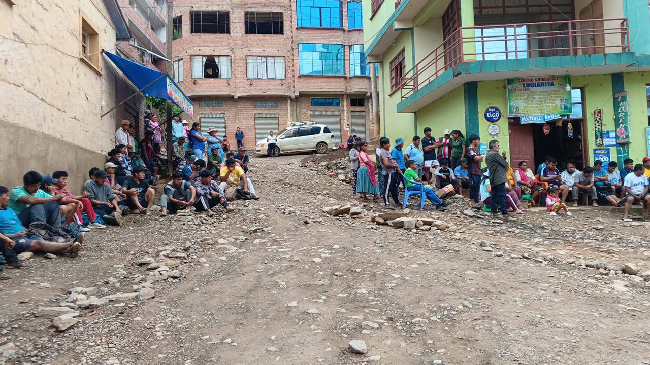 Comunarios de La Asunta anuncian bloqueo indefinido tras reunión de emergencia