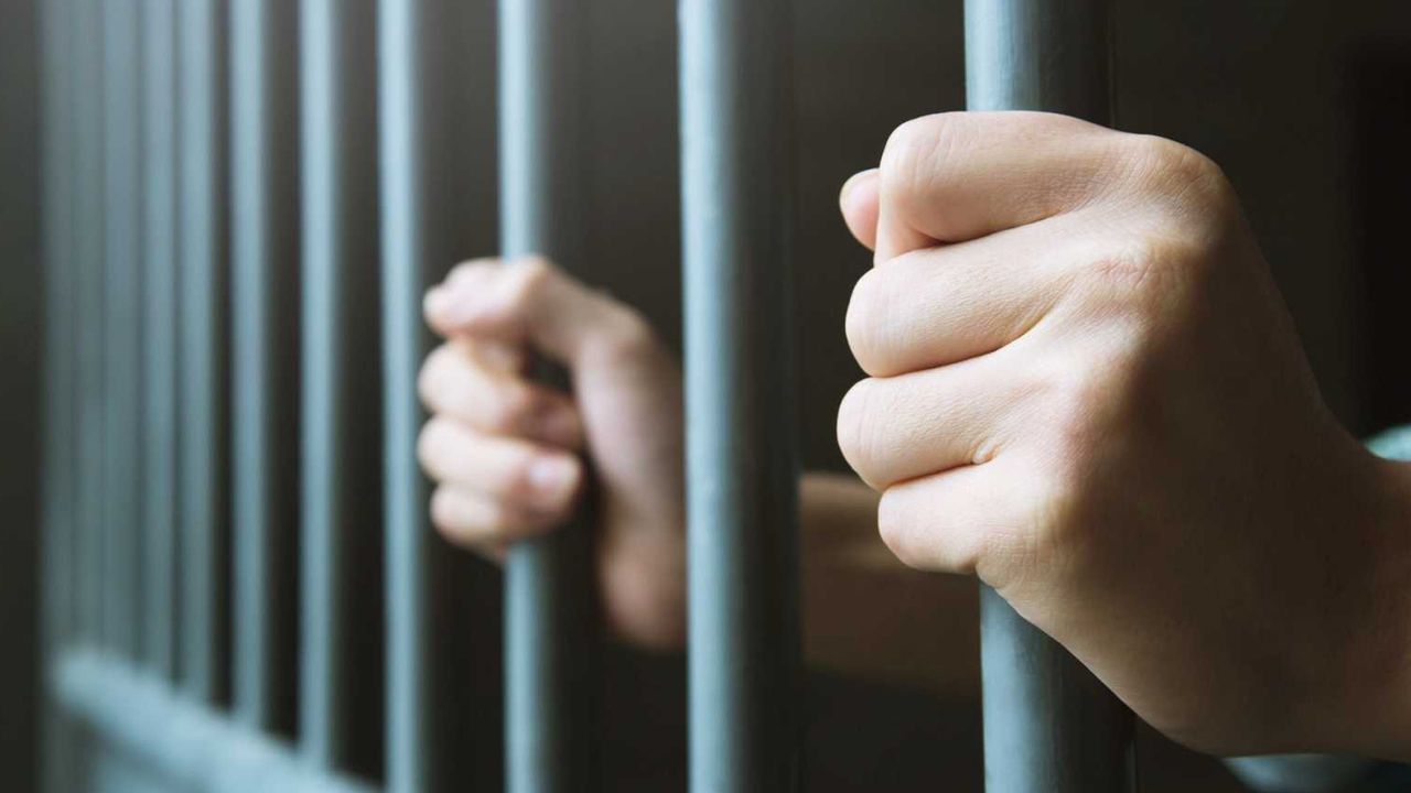 Abogado y cliente, detenidos y tras las rejas