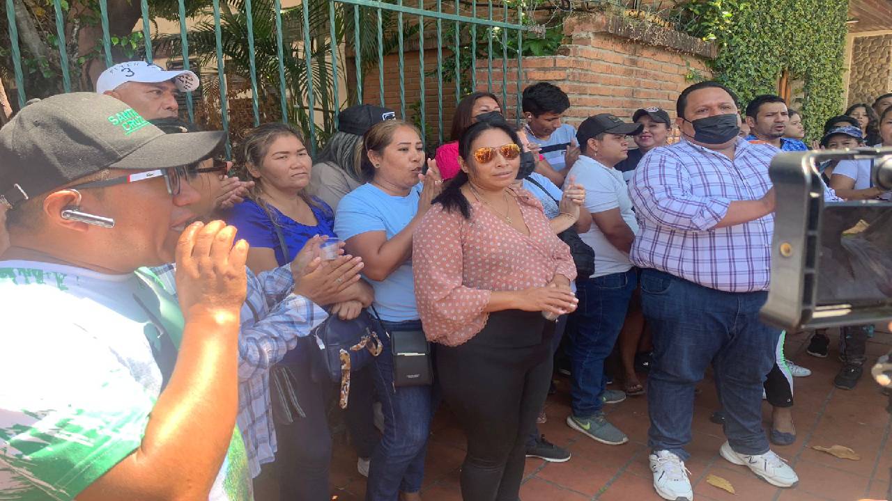 Vecinos autoconvocados protestaron en puertas del Comité Cívico ante suspensión de reunión con Matkovic y Aguilera