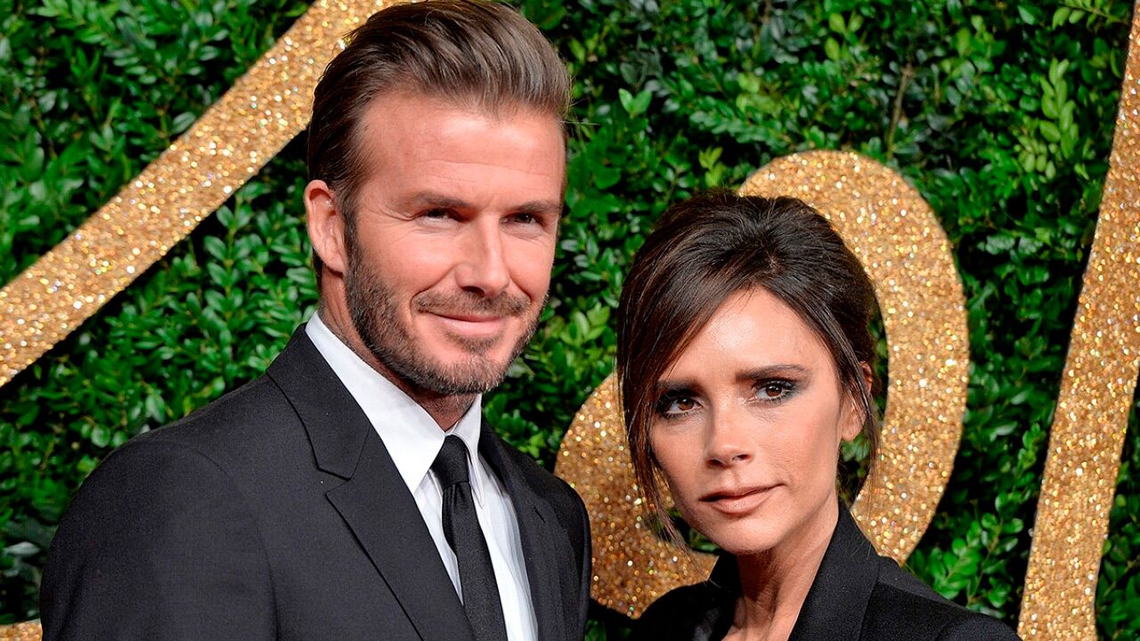 David Beckham se burla de las afirmaciones de clase trabajadora de su esposa Victoria durante un almuerzo en el Ritz
