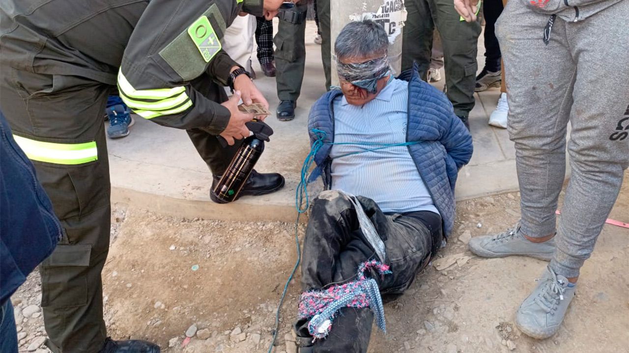 Intento de linchamiento en El Alto: Vecinos enfurecidos capturan a presunto delincuente tras asalto a casa de empeños