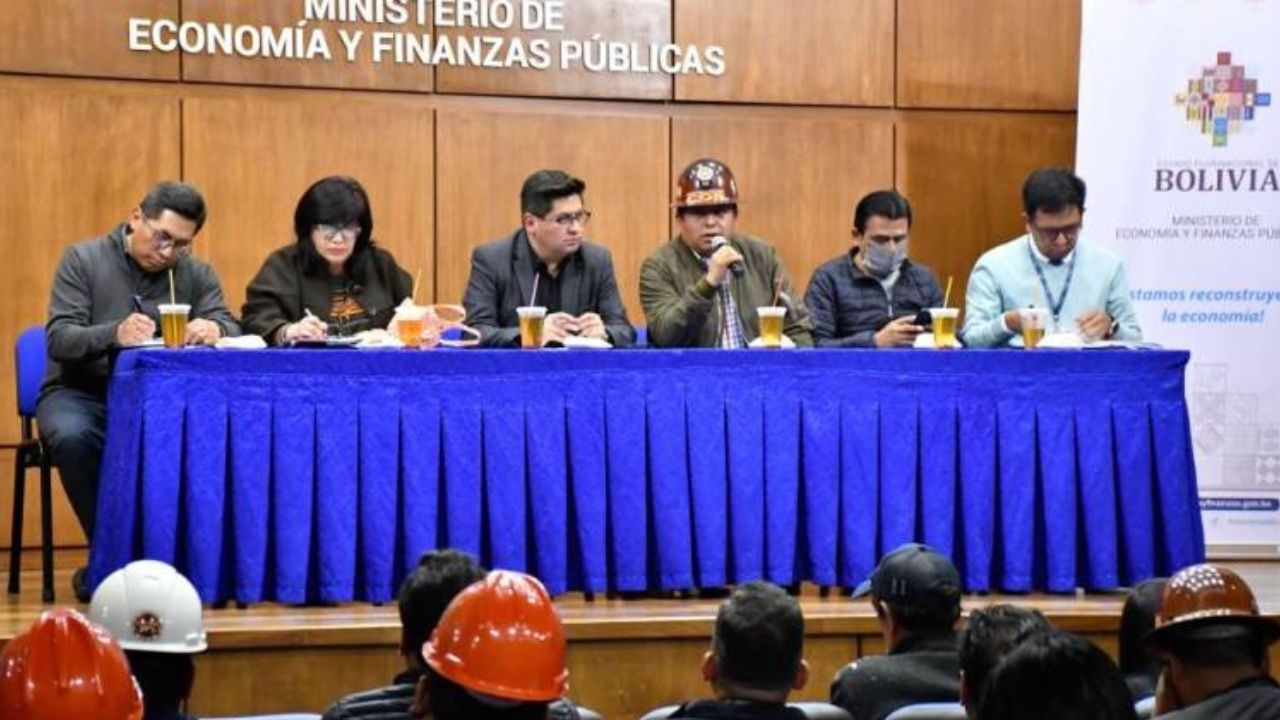 La propuesta del Gobierno es un aumento salarial del 1,5% al haber básico