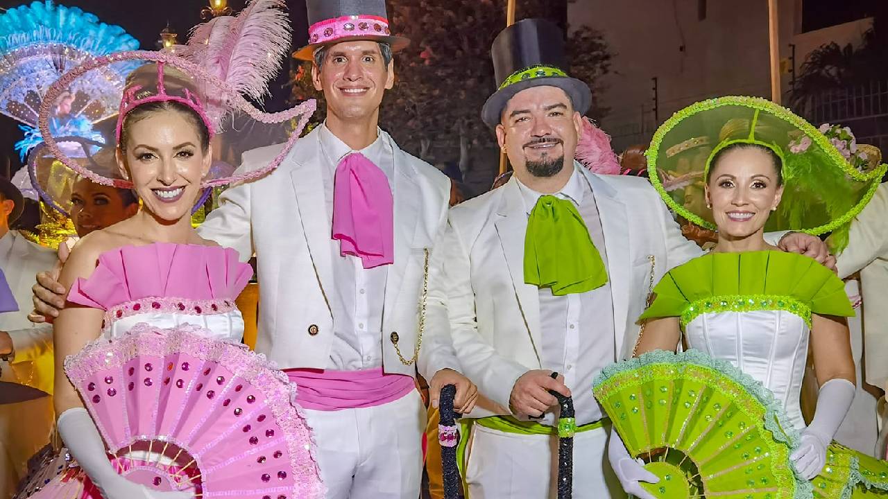 Carnaval Cruceño 2024: Los Ociosos Deslumbran con su Primera Precarnavalera 'Carnaval en el Tiempo