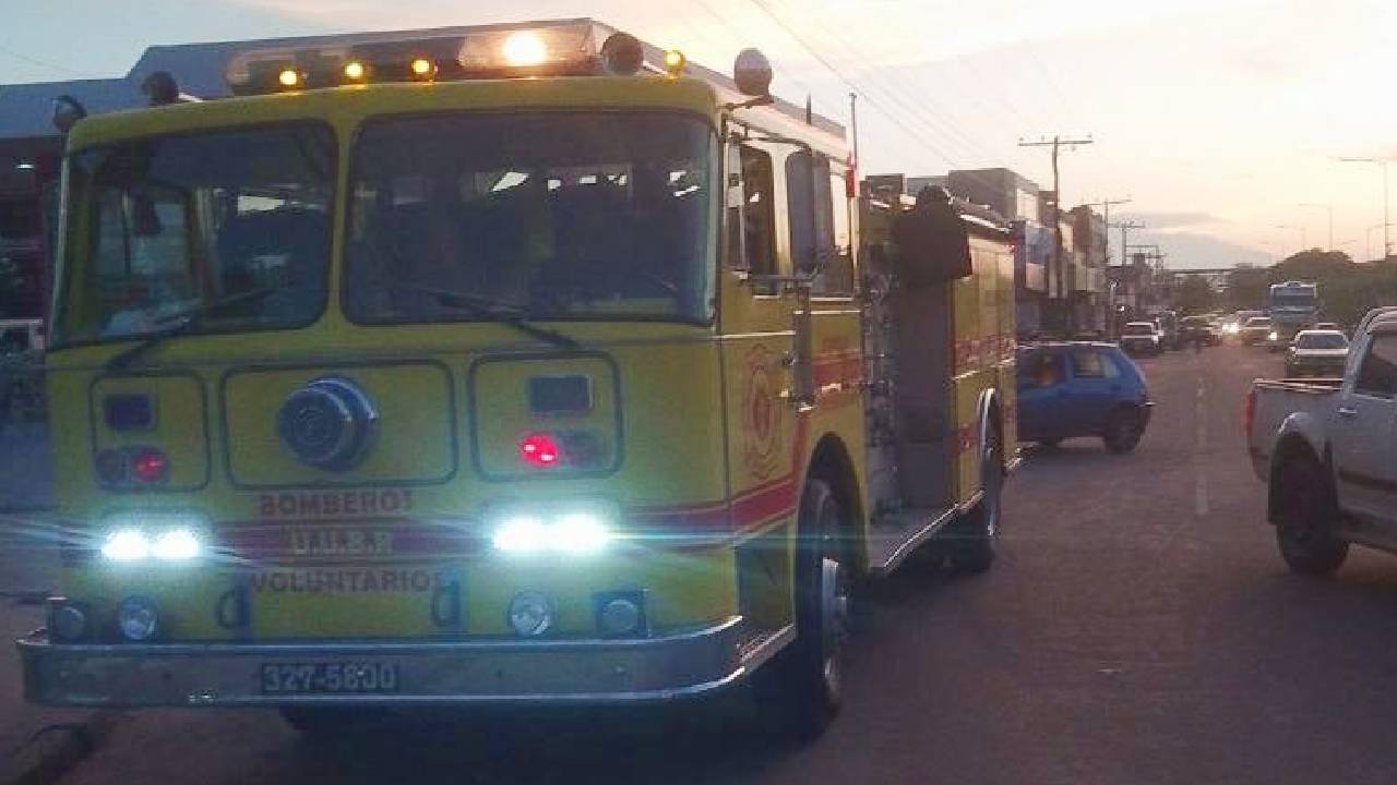 Incendio Estructural en Fábrica de Cúrcuma: Daños Materiales, Sin Víctimas