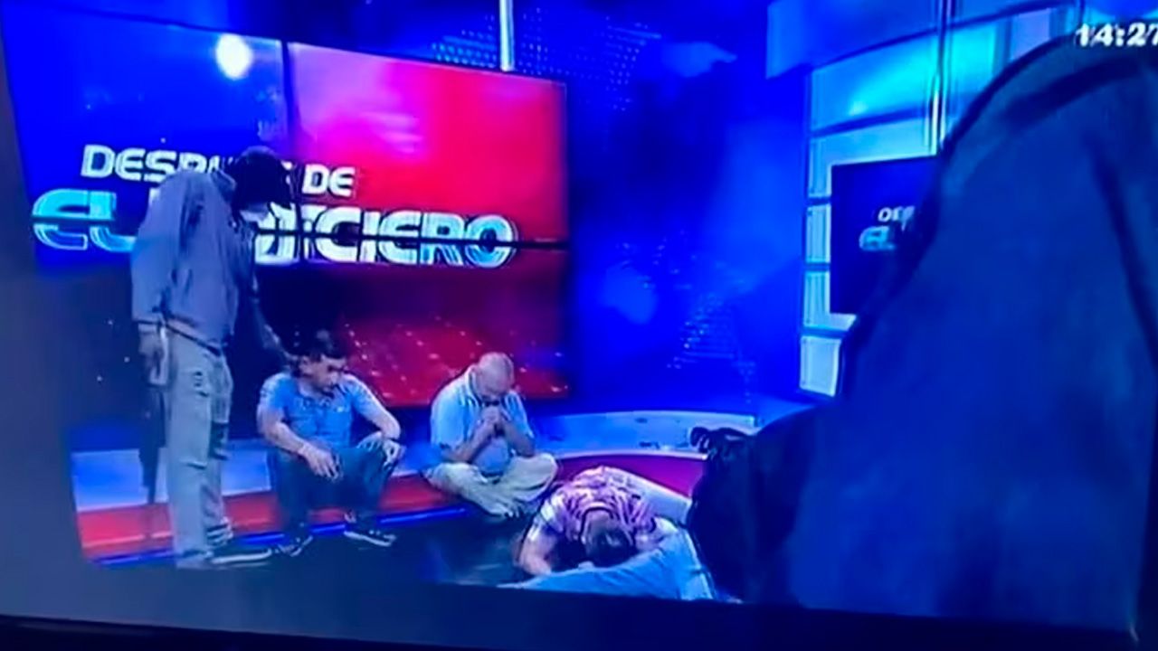 Rehenes relatan la toma terrorista del canal de TV en Ecuador: "Hemos vivido el terror en vivo"