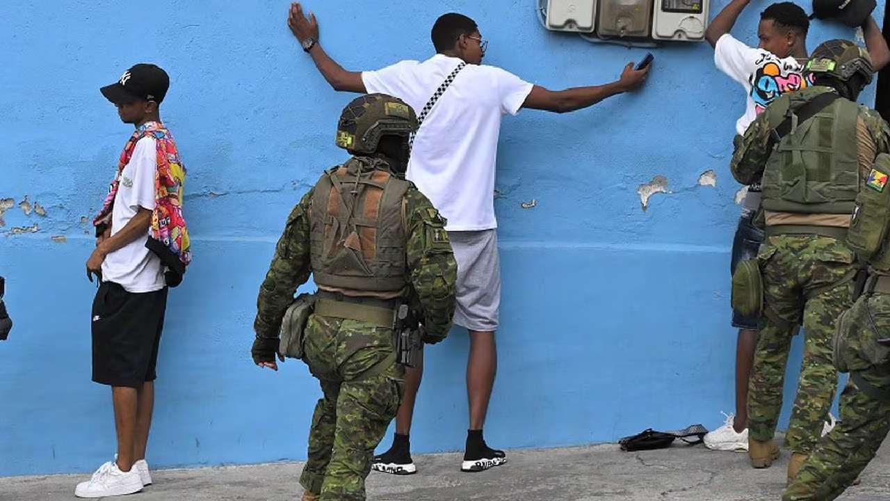 E.E.U.U. refuerza cooperación antinarcóticos con Ecuador: Enviará altos cargos militares