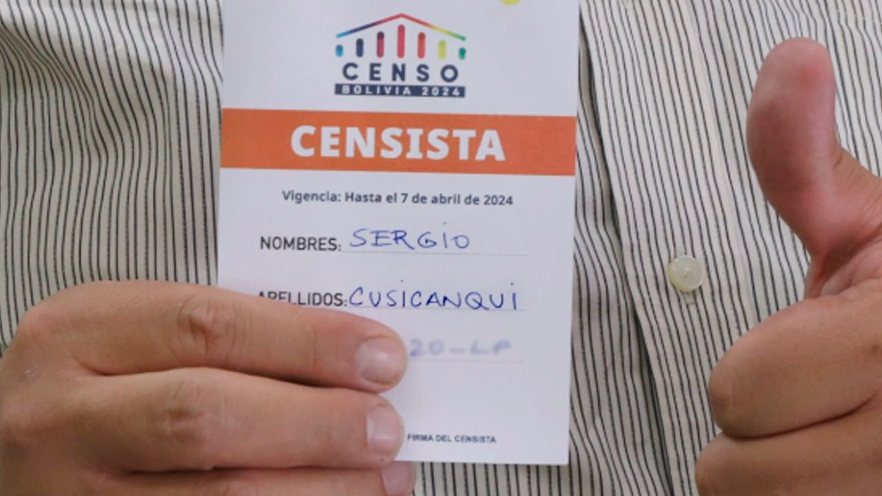 Ministro Sergio Cusicanqui se registra como censista voluntario