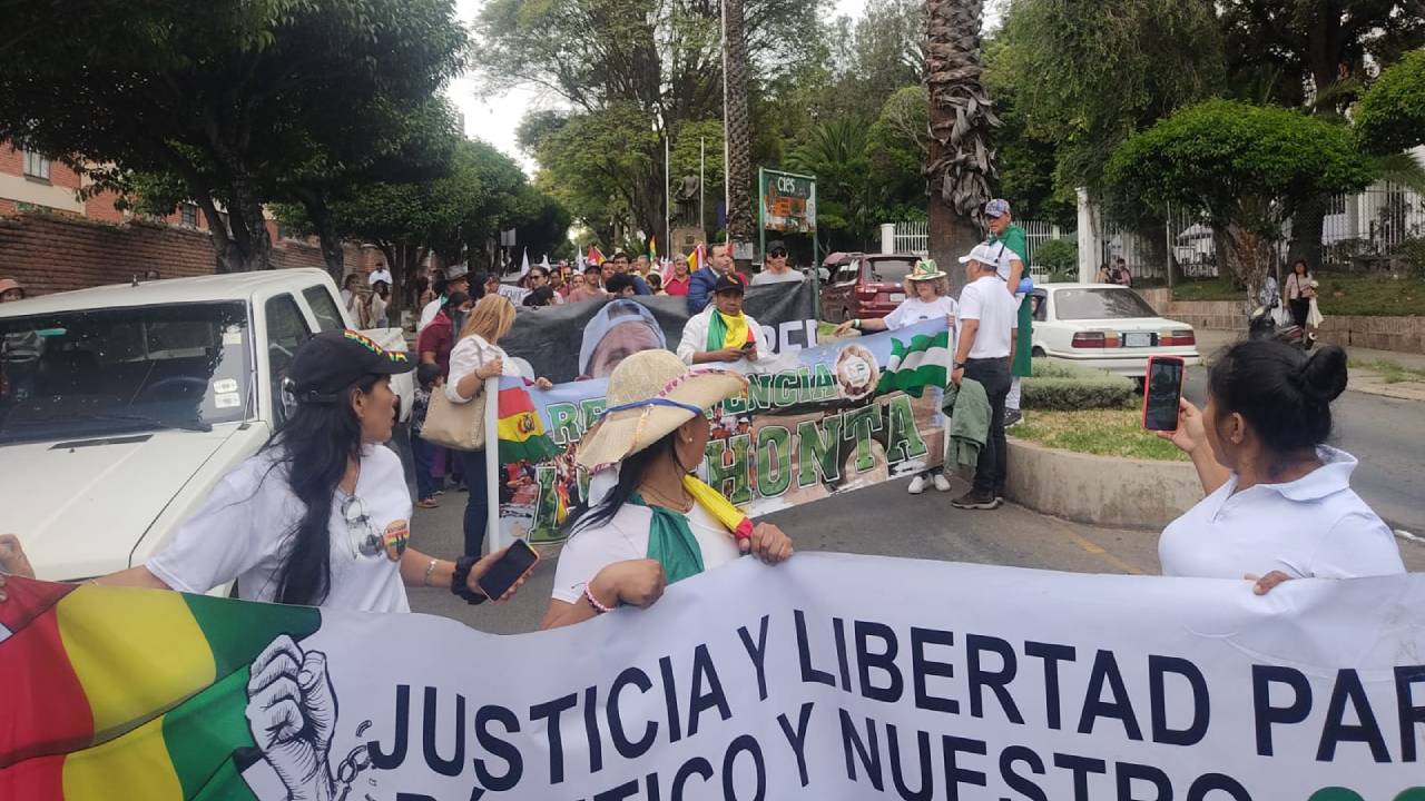 Protesta en Santa Cruz: Ciudadanos rechazan "Autoprorroga" judicial