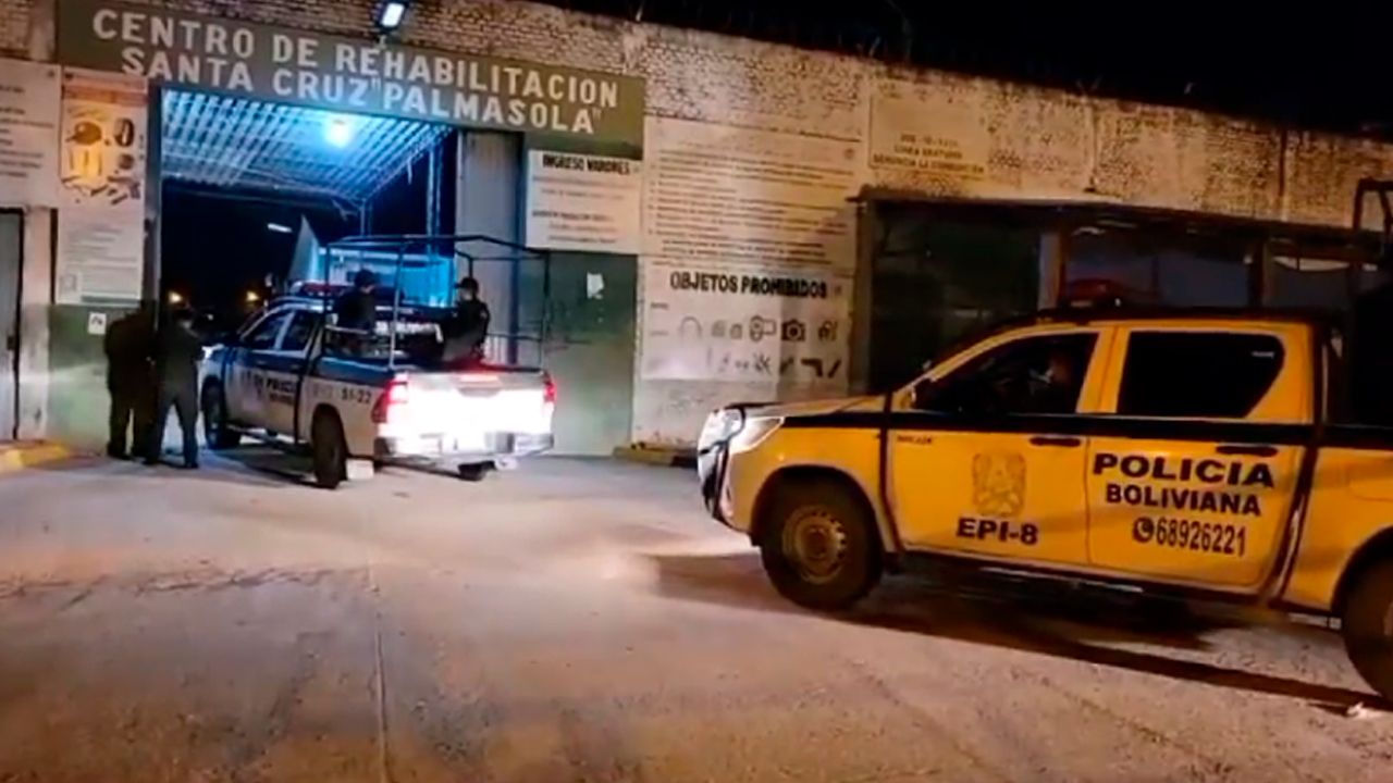 Operativo sorpresa en cárcel de Palmasola: Policías secuestran objetos prohibidos y aíslan a cinco internos para investigación