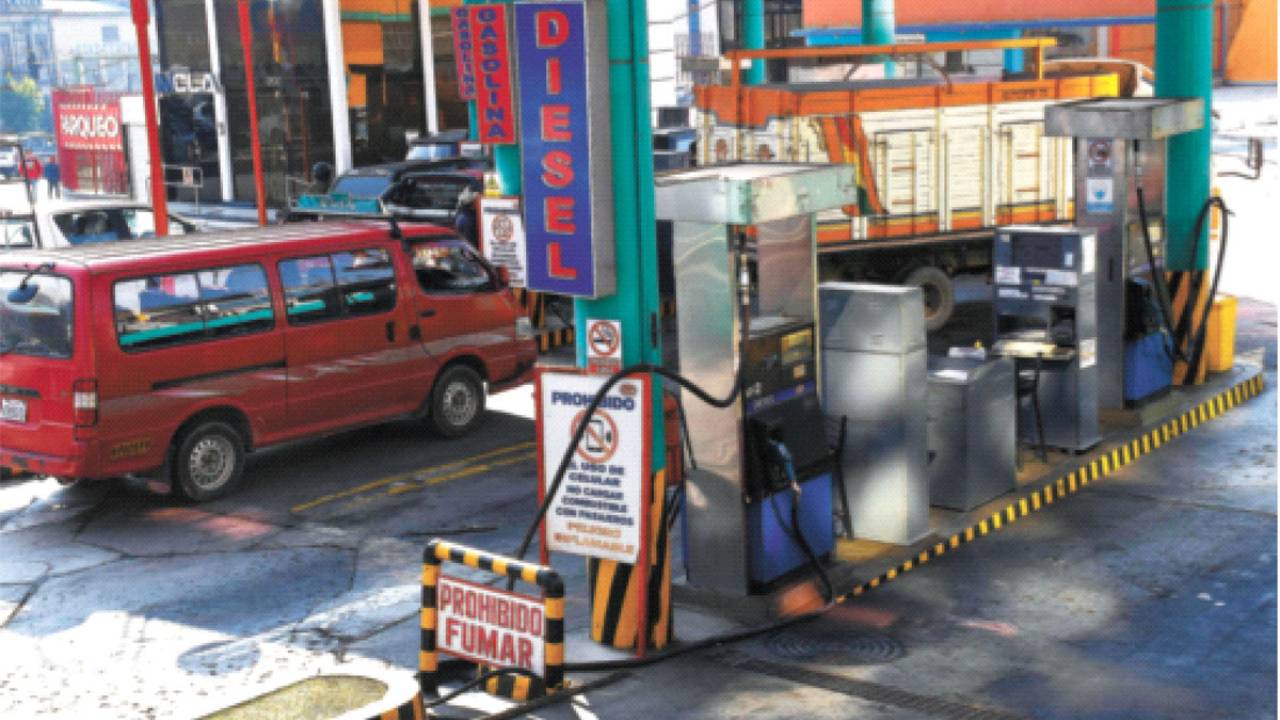 Ajuste de precios de combustibles, transportistas con placa extranjera pagarán el mismo precio